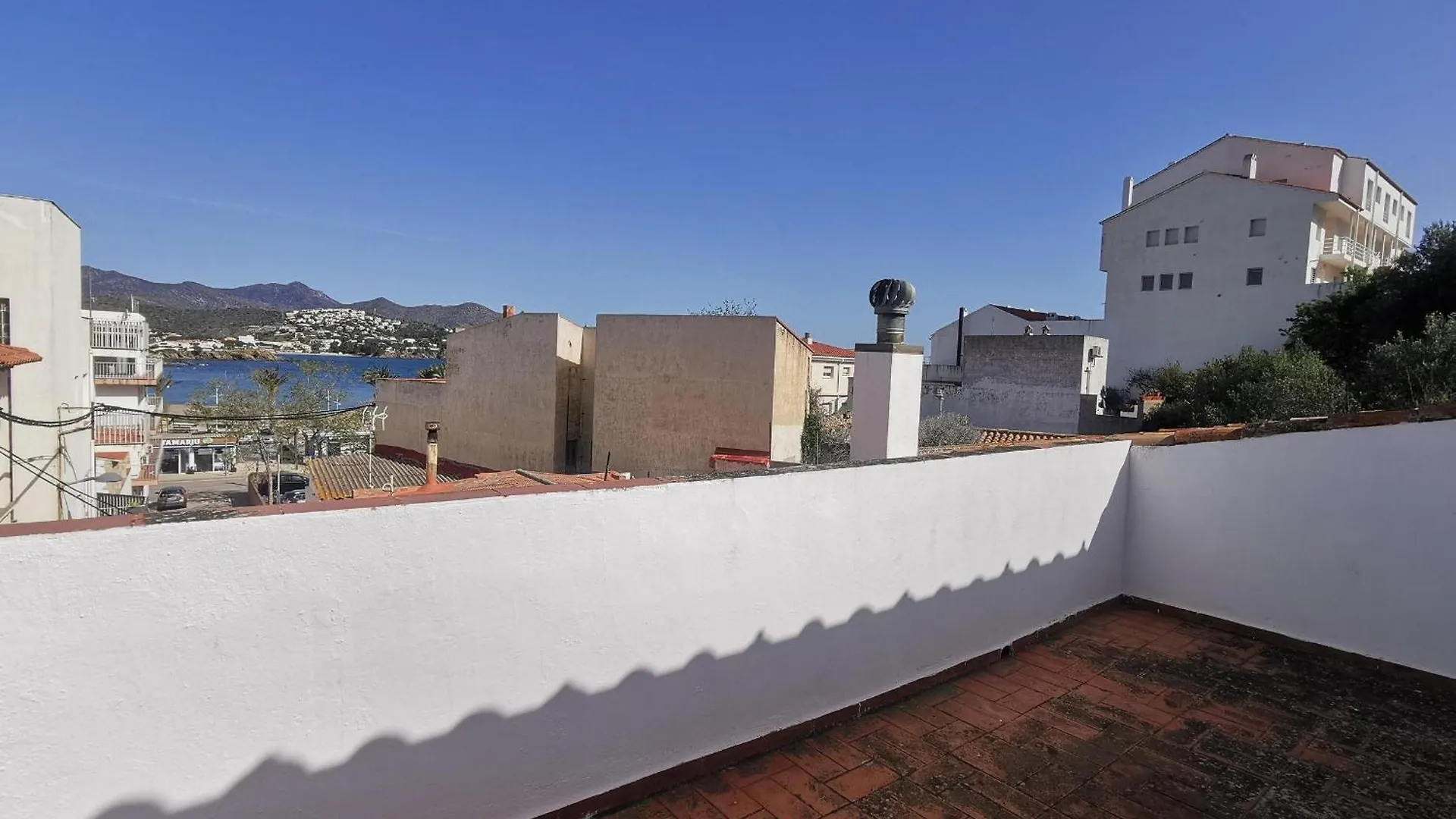 Casa Espaciosa De 10 Pers. Con Terraza, Cerca De La Playa Y Area De Entretenimiento En Llanca - Es-89-138