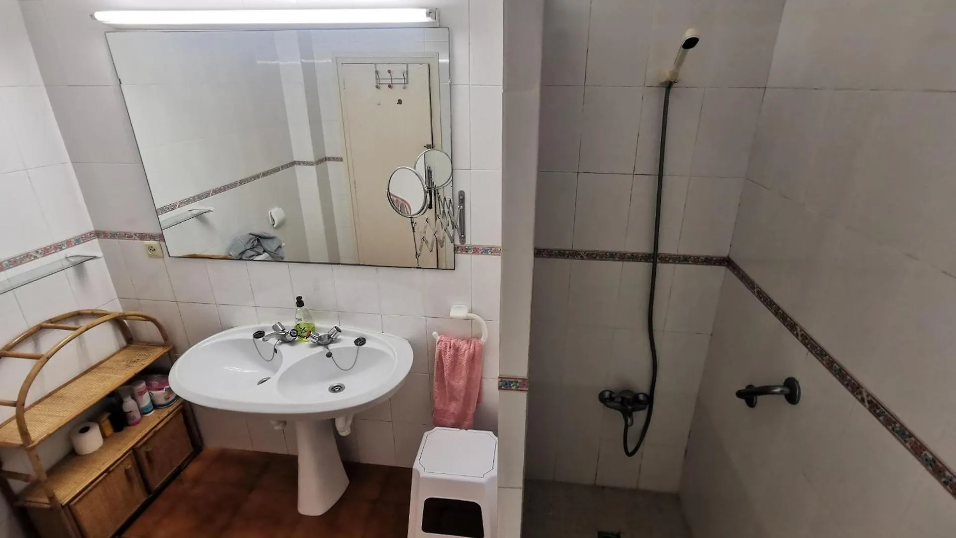 Casa Espaciosa De 10 Pers. Con Terraza, Cerca De La Playa Y Area De Entretenimiento En Llanca - Es-89-138 Holiday home