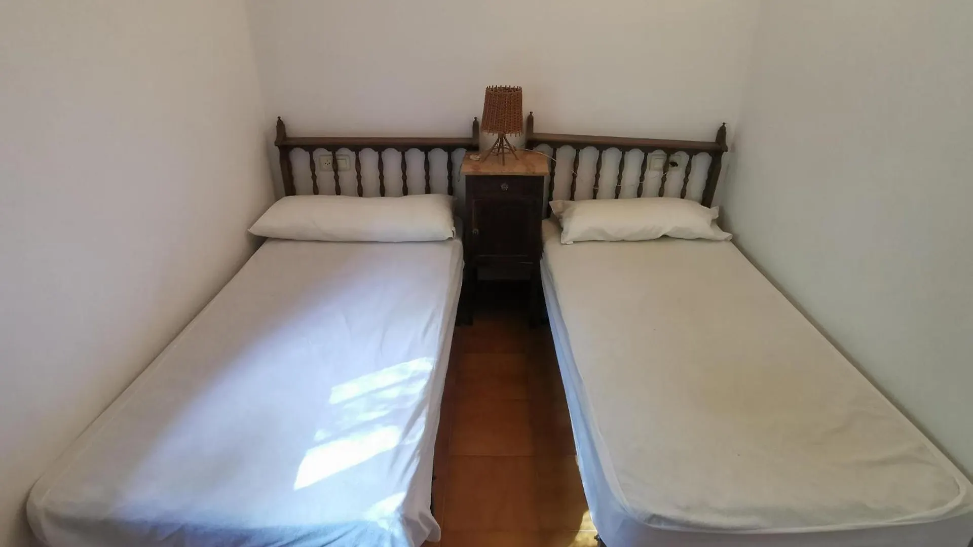 Holiday home Casa Espaciosa De 10 Pers. Con Terraza, Cerca De La Playa Y Area De Entretenimiento En Llanca - Es-89-138