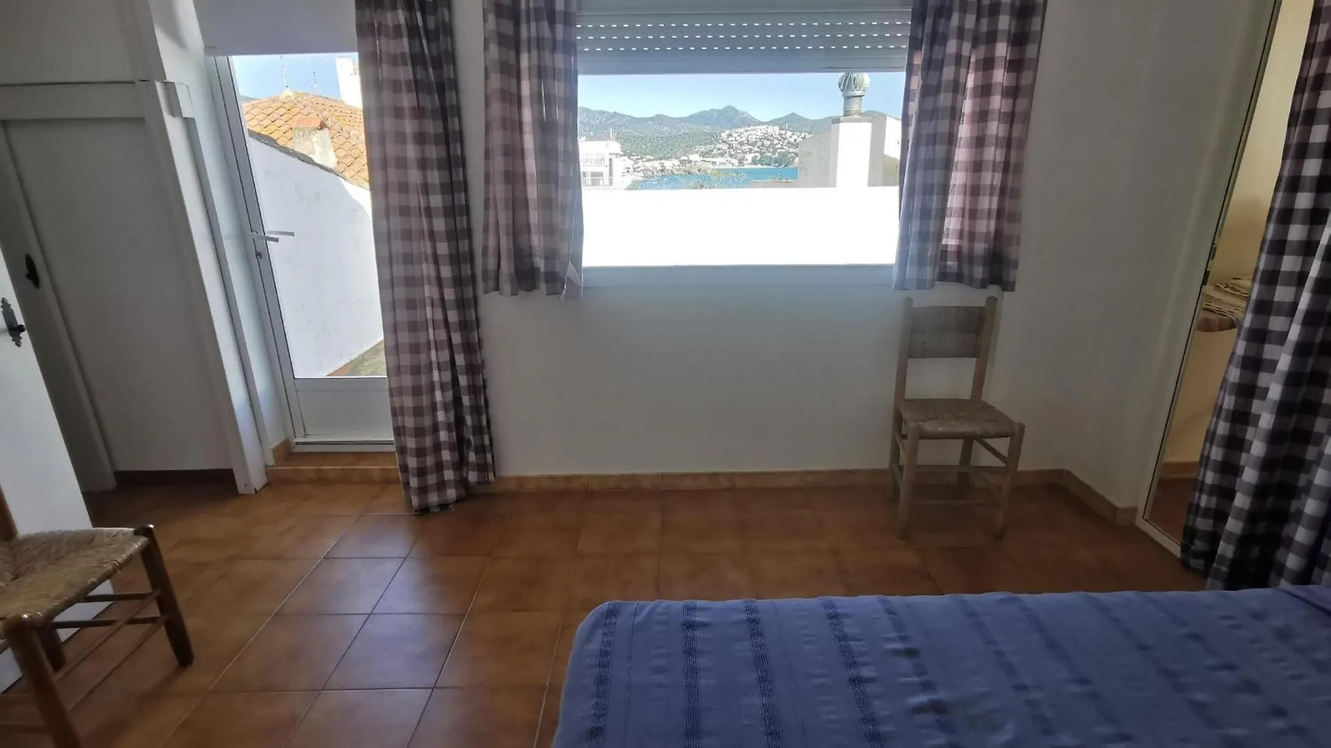 Casa Espaciosa De 10 Pers. Con Terraza, Cerca De La Playa Y Area De Entretenimiento En Llanca - Es-89-138 0*,