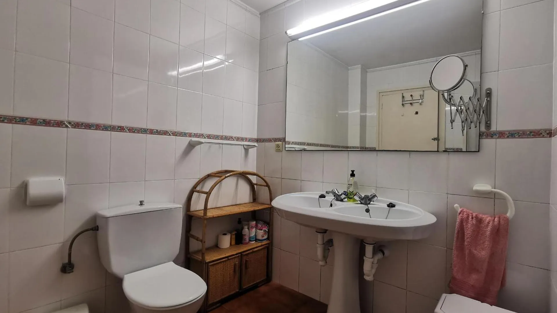 Holiday home Casa Espaciosa De 10 Pers. Con Terraza, Cerca De La Playa Y Area De Entretenimiento En Llanca - Es-89-138